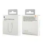 نمای جلو و پشت جعبه اصلی مبدل Apple Lightning به ۳.۵mm AUX