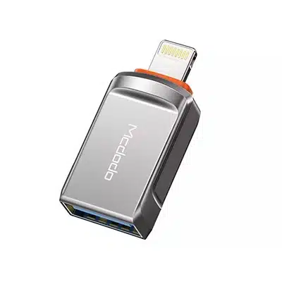 نمای جلویی مبدل OTG لایتنینگ به USB برند مک‌دودو مدل OT-8600 با طراحی فلزی و کانکتور لایتنینگ