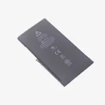 نمای زاویهدار از باتری iPhone 12 مناسب تعویض در خدمات تخصصی موبایل شمال تهران