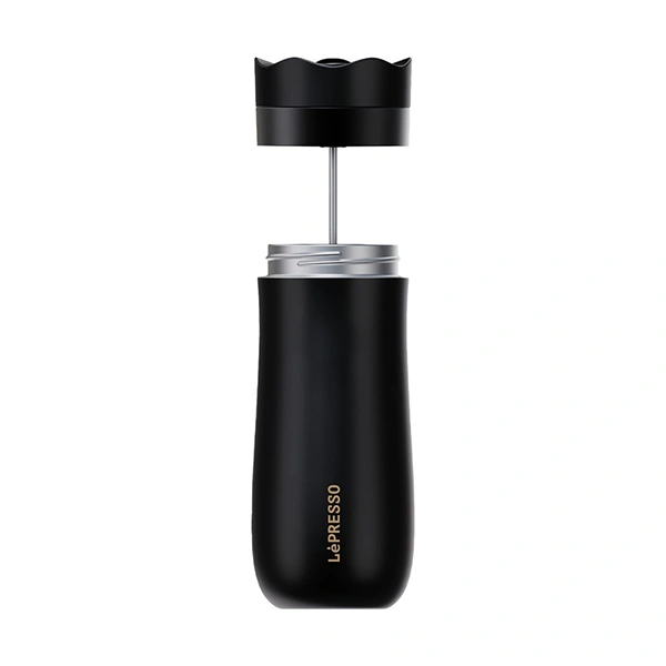 ماگ و فرنچ پرس LePRESSO Insulated – قابلیت جداسازی برای شستشو آسان نمای داخلی ماگ و فرنچ پرس LePRESSO Insulated با درب باز