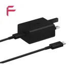 نمایی از شارژر ۴۵ واتی سامسونگ به همراه کابل USB-C به صورت خوابیده روی سطح
